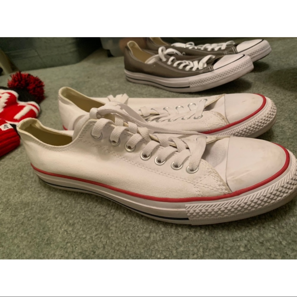 2 pairs of Men’s converse size 9.5